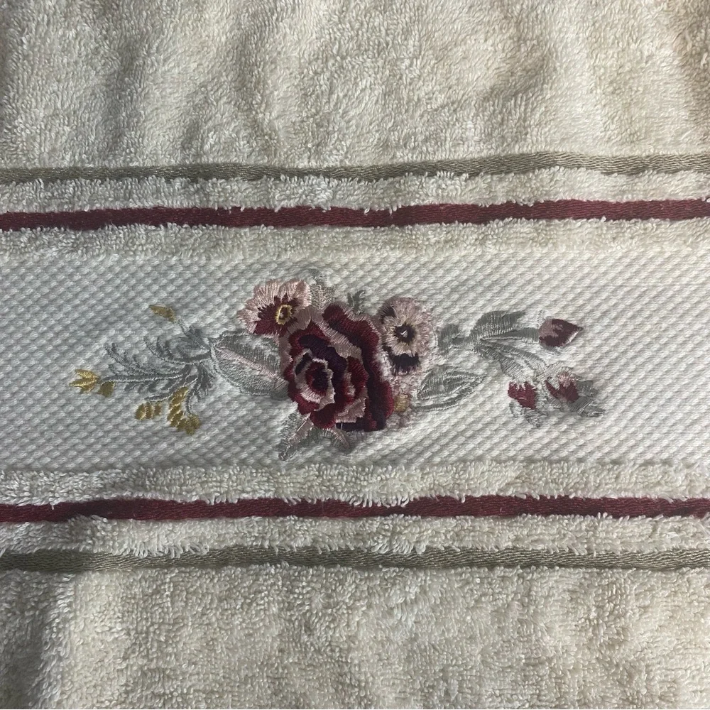 Floral Embroidered Towel Set - Cream and Pink
